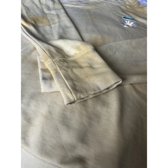 Nike Sportswear Tie Dye Embroidered Daisy Round Neck Small Yellow Daisy Gold - Picture 5 of 10